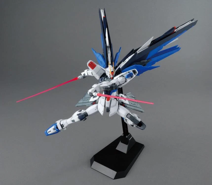 Bandai MG 1/100 Freedom Gundam (Ver 2.0) - Image 13