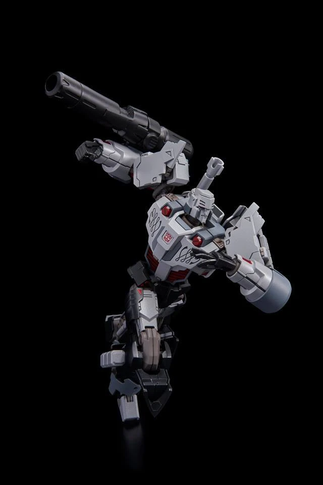 Bandai Megatron IDW (Autobot Ver.) - Image 5