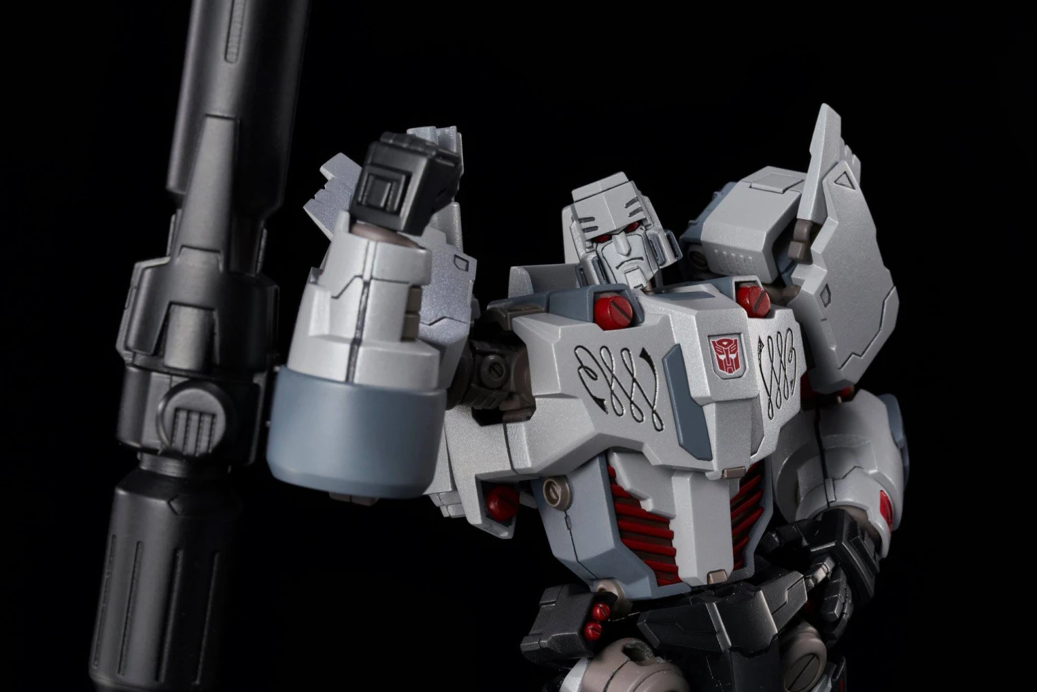 Bandai Megatron IDW (Autobot Ver.) - Image 10