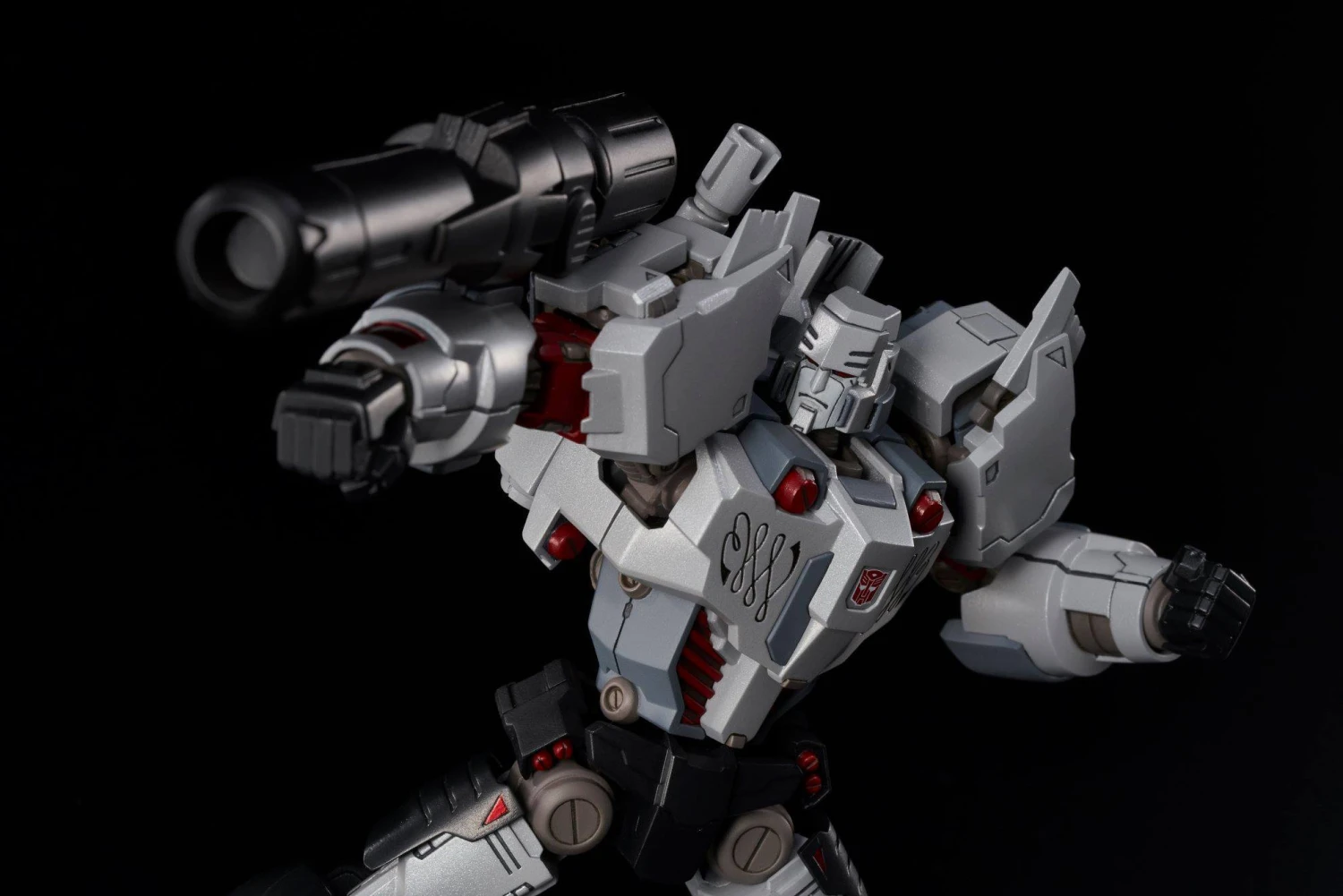 Bandai Megatron IDW (Autobot Ver.) - Image 12