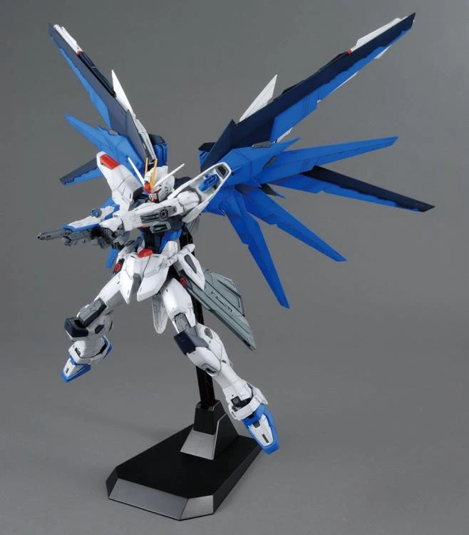 Bandai MG 1/100 Freedom Gundam (Ver 2.0) - Image 3