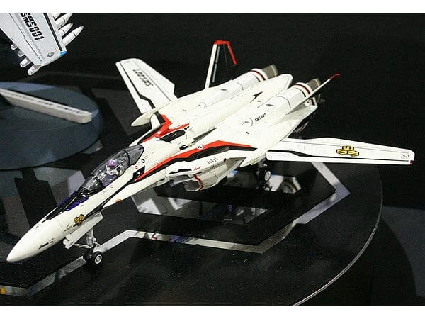 Macross Frontier VF-25F/S Messiah 1/72 Scale Model Kit - Image 3